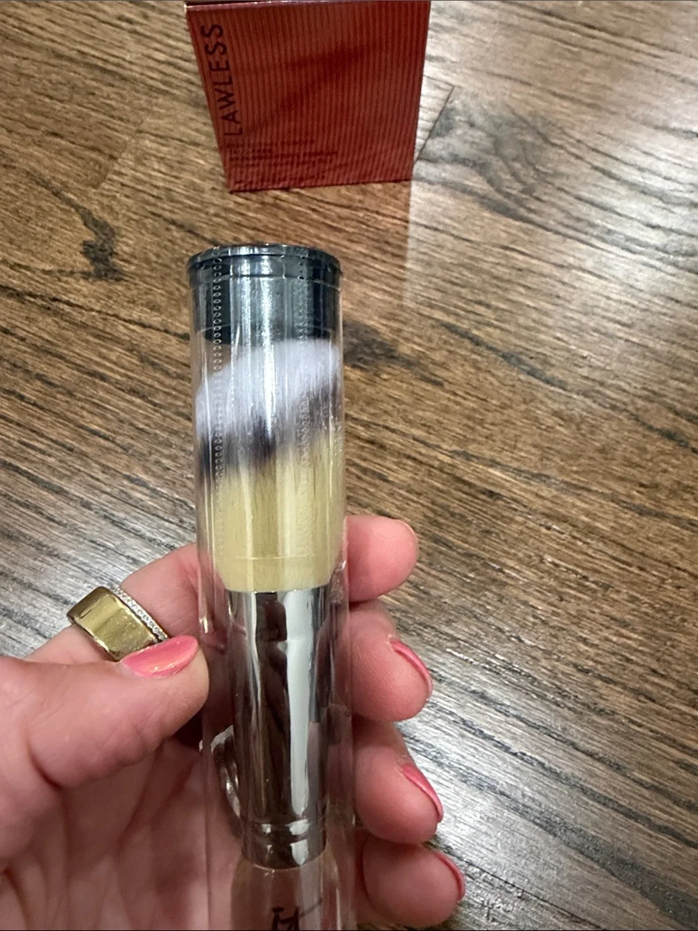 Lawless skin-smoothing powder & It Cosmetics Heavenly Luxe brush